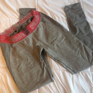 Gym shark leggings